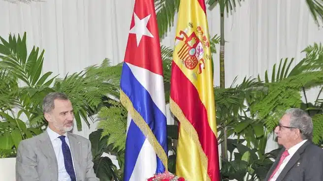 Felipe VI se reúne de imprevisto con Raúl Castro antes de marcharse de Cuba