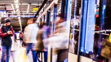 Metro de Madrid, el servicio público que bloquea en Twitter a los viajeros desquiciados