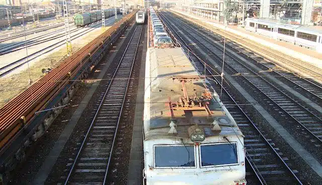 Dos muertos al arrollar un tren a una furgoneta en Manzanares (Ciudad Real)