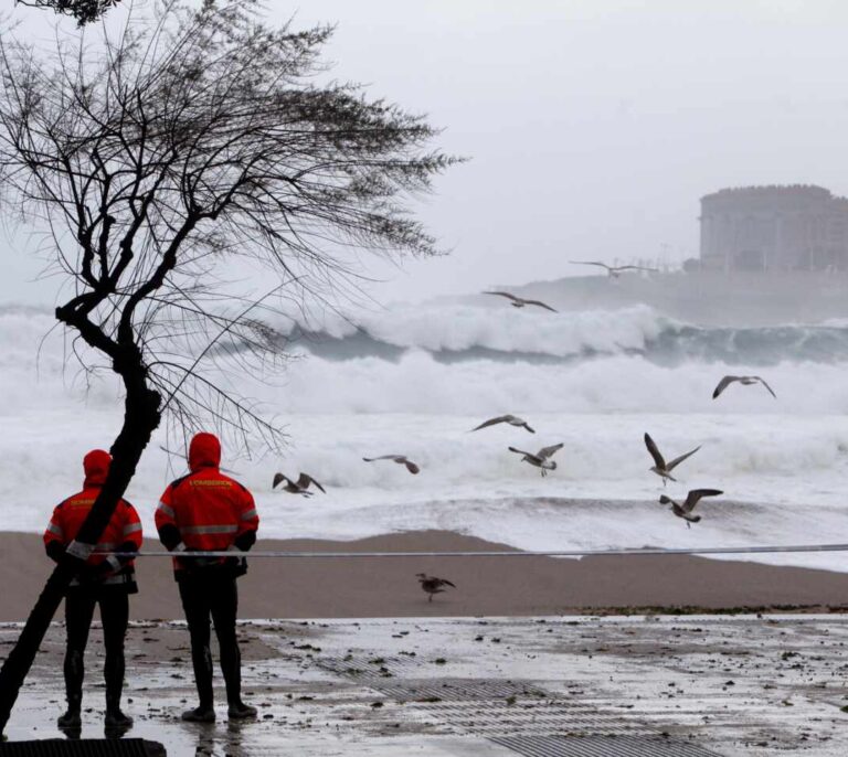 Las fuertes lluvias y rachas de viento asolarán a toda España este jueves