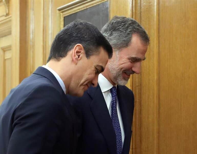 Sánchez accede a ver a Torra y convoca a los presidentes autonómicos para enmascararlo