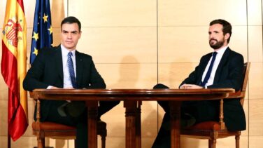 Sánchez esconde sus cartas: no aludió a los Pactos de la Moncloa en su conversación con Casado