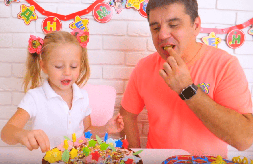 Ryan Y Anastasia Los Ninos Que Ganan 40 Millones Al Ano Jugando