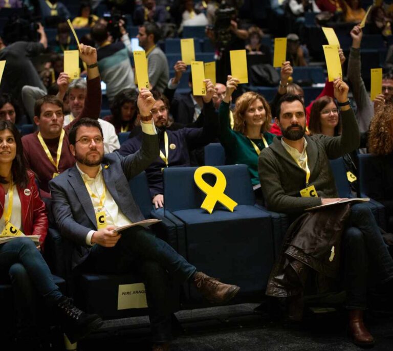 JxCat y la Junta Electoral amenazan el consejo de ERC que debe aprobar la investidura