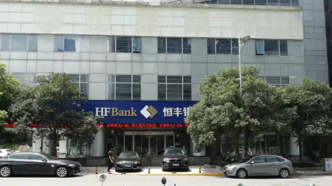 China condena a muerte por malversación al dueño de un banco rescatado