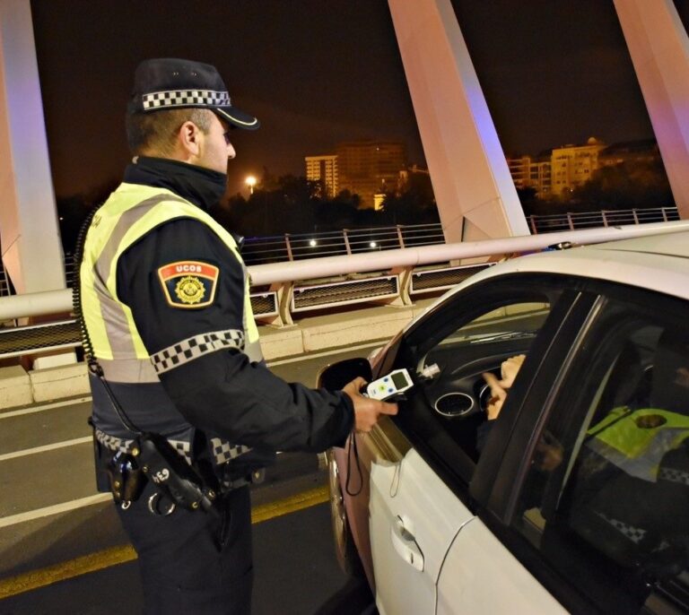 Macrocampaña de la DGT contra el alcohol y las drogas en Navidad: 25.000 controles a cualquier hora del día