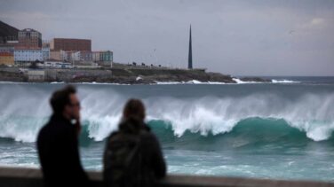 Una decena de provincias están hoy en riesgo importante por oleaje y viento