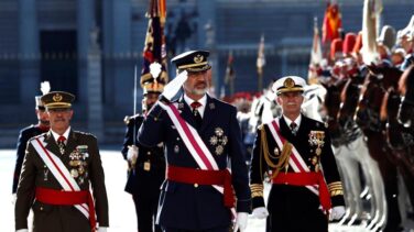 Más de 70 mandos retirados del Ejército le dicen por carta al Rey que el Gobierno amenaza la "unidad nacional"