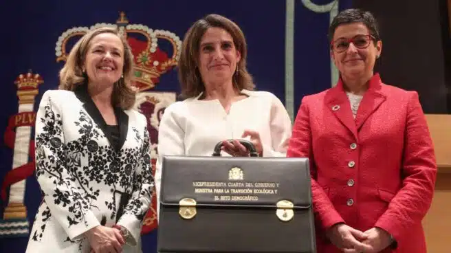 "Falsa polémica" y "anécdota": dos vicepresidentas en auxilio de Ábalos