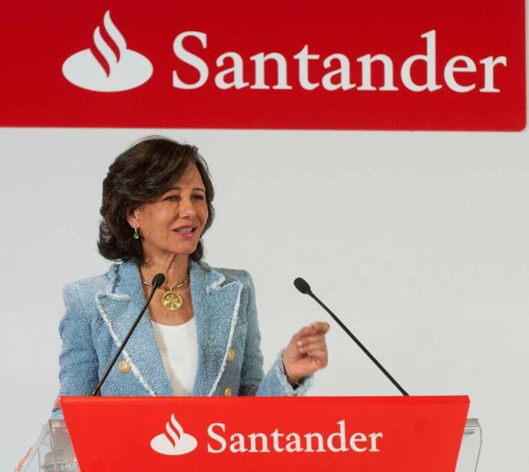 El beneficio de Santander cae un 17%, hasta 6.515 millones, golpeado por Reino Unido