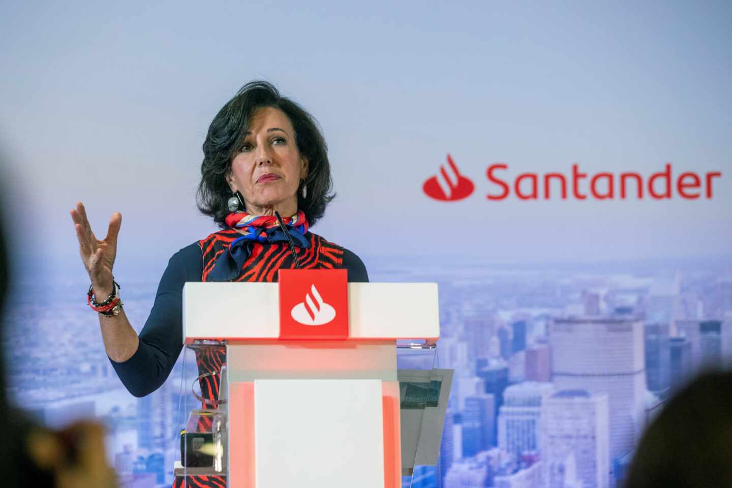 Santander cerrará cientos de oficinas para proteger a su plantilla del Covid-19