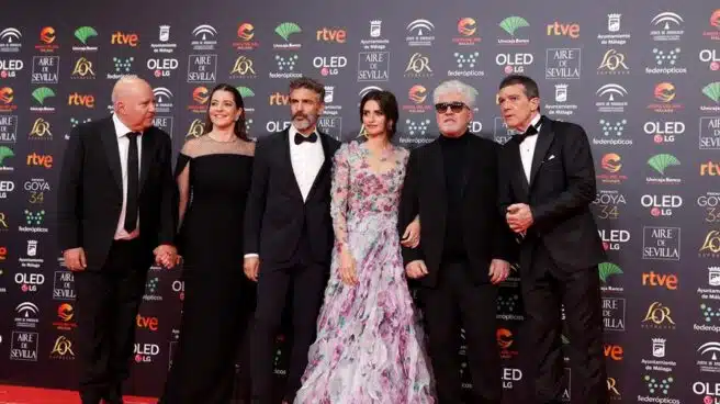 A Almodóvar se le escapa que Penélope Cruz entregará el Oscar a la Mejor Película Extranjera