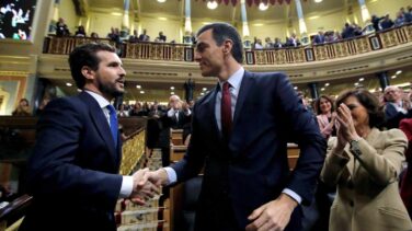 Casado pelea por los 1,3 millones de votos que le separan de Sánchez