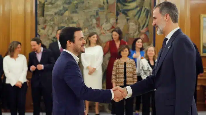 Garzón acusa al rey Felipe VI de "maniobrar contra el Gobierno" e Iglesias le exige "neutralidad política"