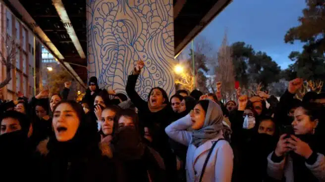 Los iraníes, en las calles: "No queremos la República Islámica. Muerte al dictador"