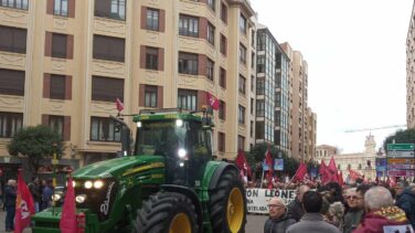 Miles de personas toman las calles de León ante la crisis industrial y de población