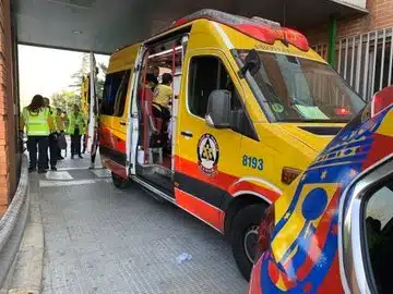 Una mujer muere tras despeñarse su vehículo por un talud de ocho metros en Madrid