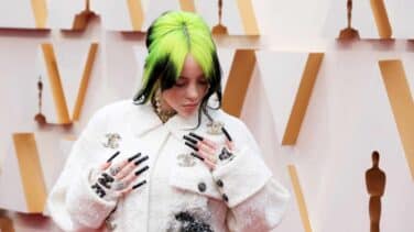 Billie Eilish dice adiós a su pelo verde y sorprende con un nuevo color