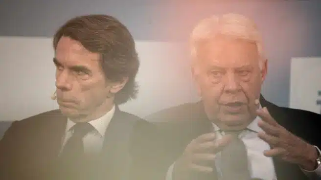 Aznar y González arremeten contra la mesa de diálogo de Sánchez con los independentistas