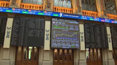 El Ibex rebota un 6% tras el mayor desplome de su historia