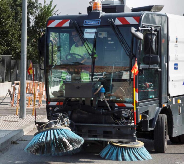 Las máquinas barredoras contaminan al levantar polvo y dispersan restos fecales