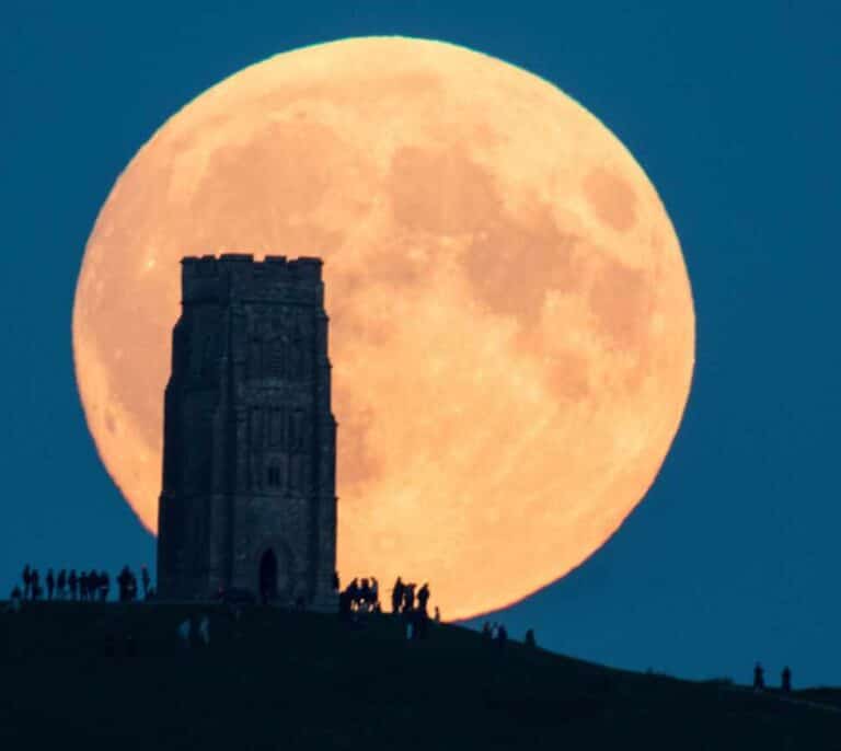 La mejor hora para ver este domingo la primera 'superluna' del año