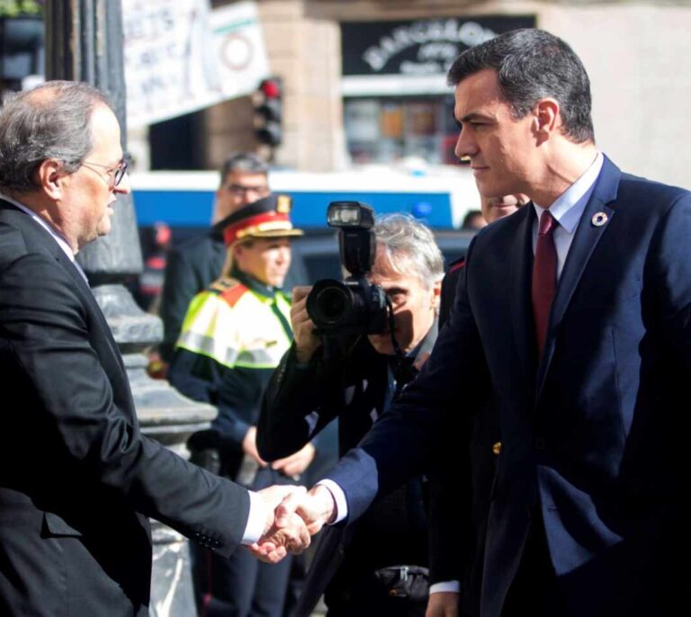 Alivio en Moncloa tras cumplir la exigencia de ERC de la reunión Sánchez-Torra