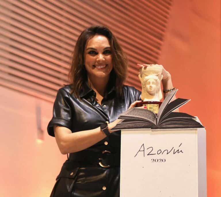 La periodista Mónica Carrillo gana el Azorín con la novela 'La vida desnuda'