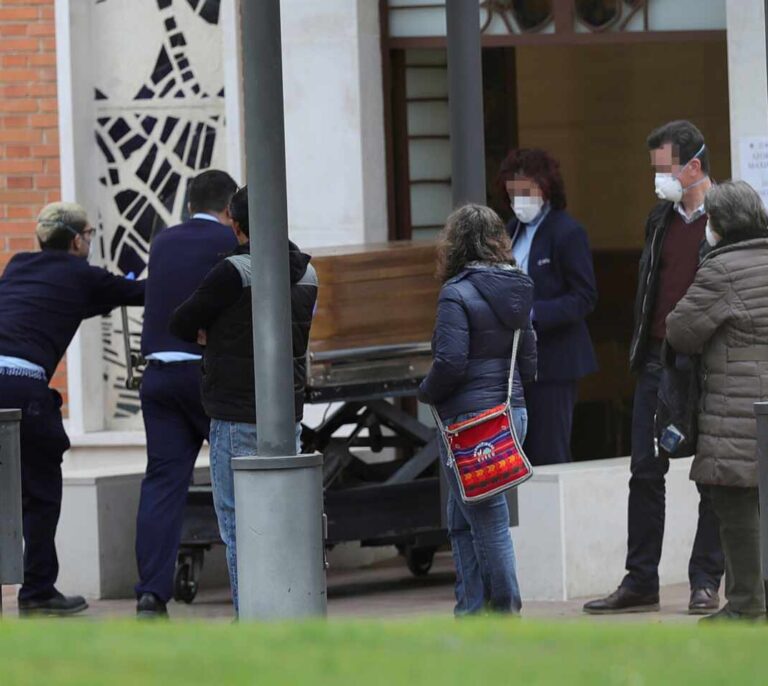 Begoña Villacís denuncia que la situación en la funeraria de Madrid es "crítica"