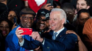 Joe Biden 'resucita' como aspirante demócrata al arrasar en Carolina del Sur
