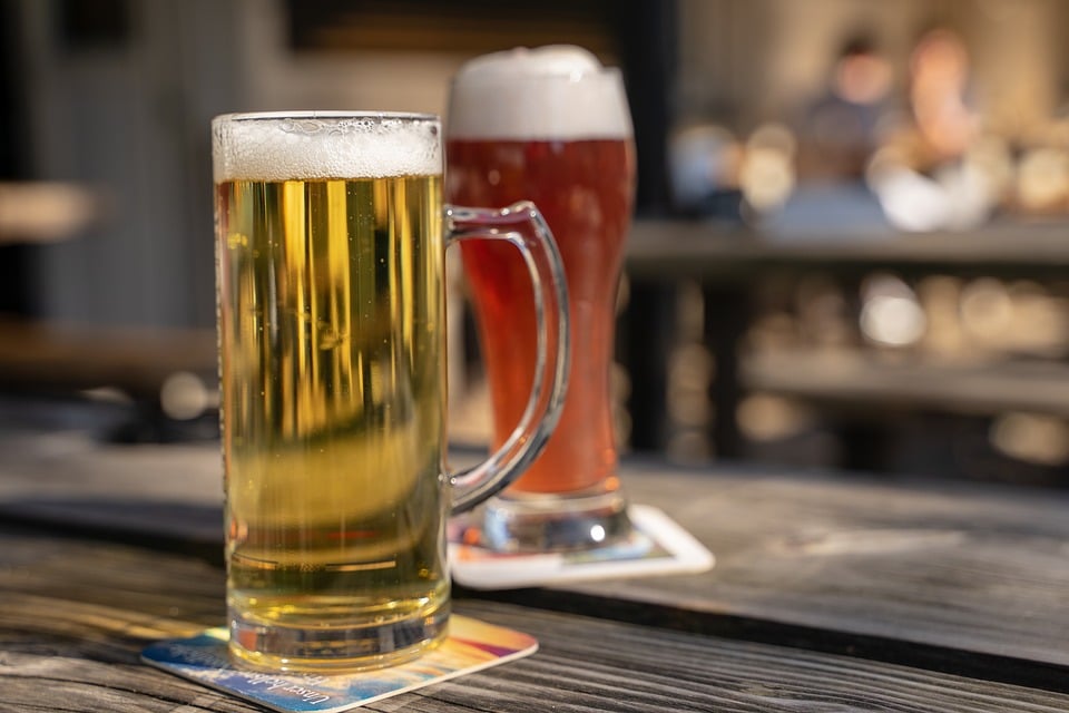 Menos cerveza en casa que en los bares: el sector está "terriblemente tocado"