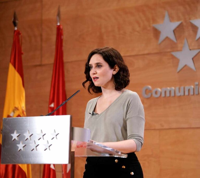 Ayuso estalla por carta contra los ataques "irresponsables" de TVE hacia la Sanidad madrileña
