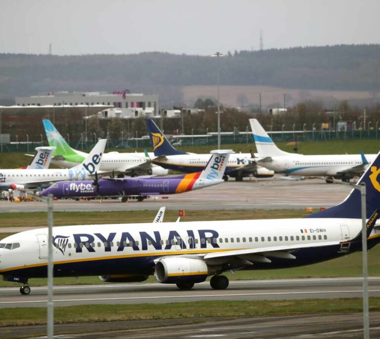 Ryanair estima que no volverá a volar hasta junio por la crisis del coronavirus