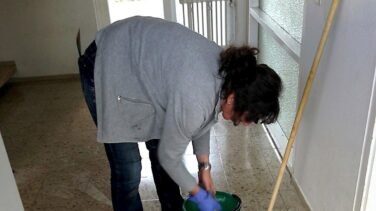 Trabajo pondrá en marcha una prestación para empleadas del hogar