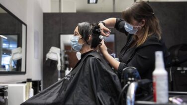La pandemia destruye el 48% del empleo en las peluquerías