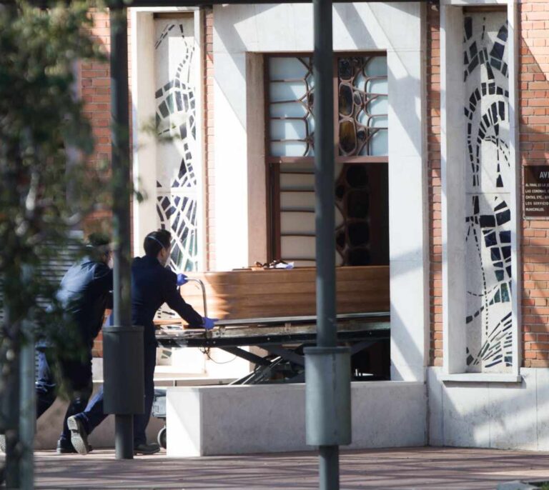 Nuevo colapso de la funeraria de Madrid: estudian trasladar fallecidos a otras comunidades