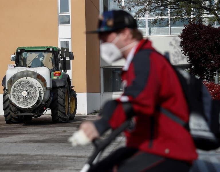 Sanidad retira miles de mascarillas defectuosas que ya se habían repartido a las comunidades