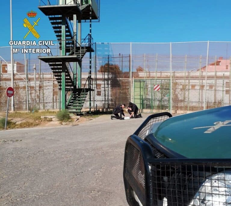 Melilla registra uno de los saltos de la valla más violento de los últimos meses