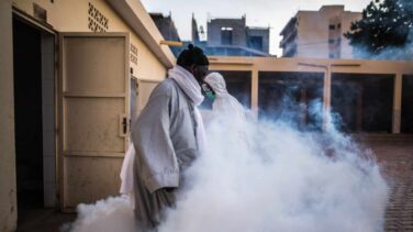 África contiene la respiración ante la llegada de su enésima epidemia