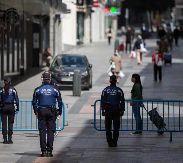 La Policía disuelve 30 botellones en Madrid en el primer día de paseos y ejercicio