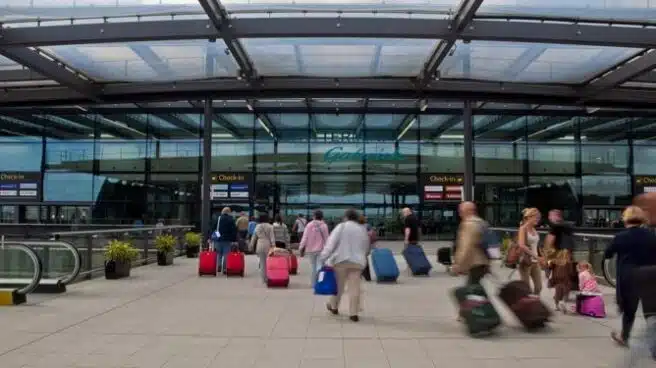 Reino Unido impondrá una cuarentena de dos semanas a todos los viajeros