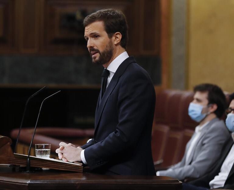 Casado, a Sánchez: "Su problema no es Núñez de Balboa, sino las colas en Aluche"