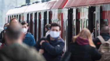 El Gobierno hace obligatorio el uso de mascarilla en el transporte público