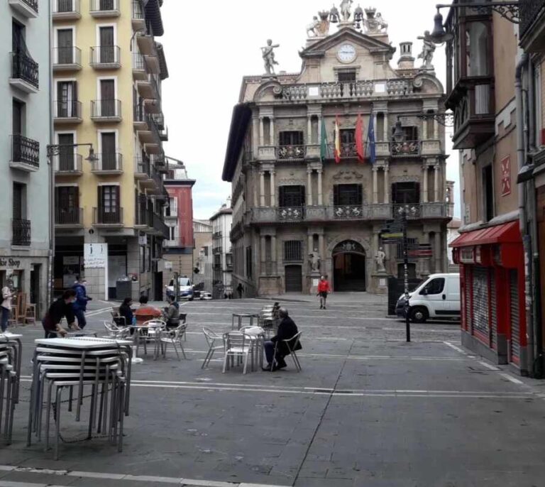 Navarra estudia medidas para frenar el Covid en Pamplona al dispararse los contagios