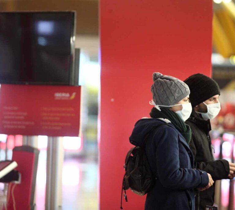 Los grandes del turismo piden test en los aeropuertos a los pasajeros antes de volar