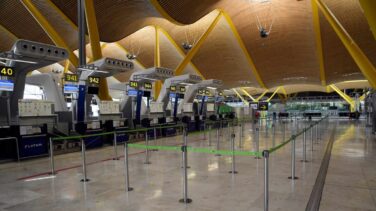 España cierra la mitad de sus aeropuertos y ya sólo se abren si lo solicita una aerolínea