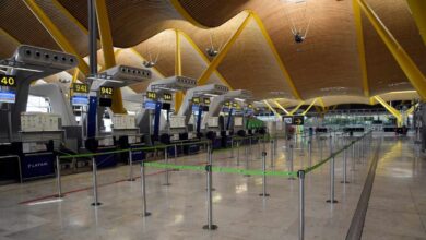 España cierra la mitad de sus aeropuertos y ya sólo se abren si lo solicita una aerolínea