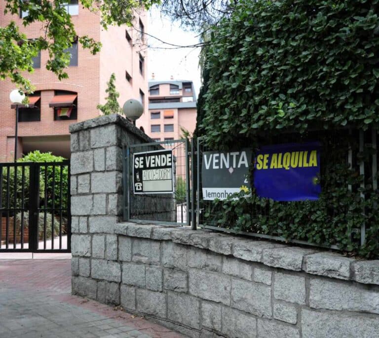 Las inmobiliarias pueden ir a visitar pisos con clientes desde hoy también en Madrid y Barcelona