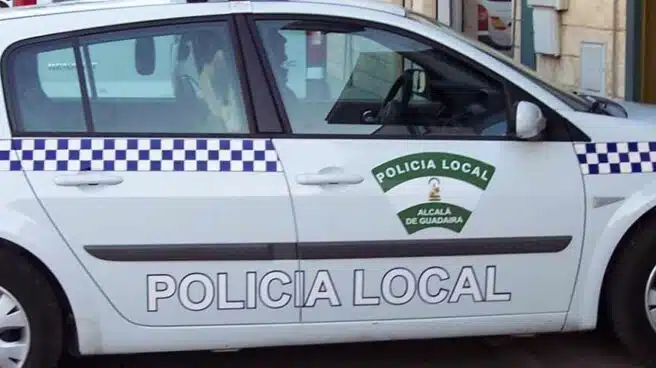 Desalojan dos veces un bar de Sevilla con 25 clientes escondidos para fingir que estaba cerrado