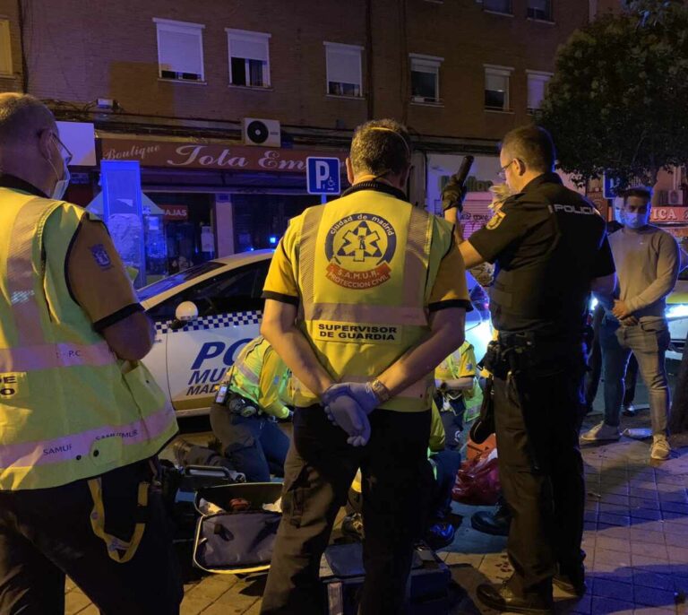 Una mujer trata de morder a un agente de Policía tras una reyerta en Carabanchel